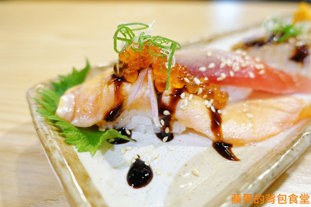 新竹北區 - 花沺すし日式料理 美味親民日本料理 牛肉丼飯滑嫩微甜 鮮甜炙燒握壽司 鮭魚親子丼油脂香海味濃 一訪再訪的首選餐廳