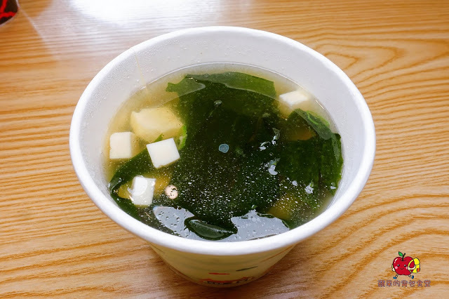 [新竹便當] 花沺日式便當 牛肉丼肉質軟嫩充滿牛香 外脆內多汁唐揚雞 新鮮海鮮搭配Q彈讚岐烏龍炒麵