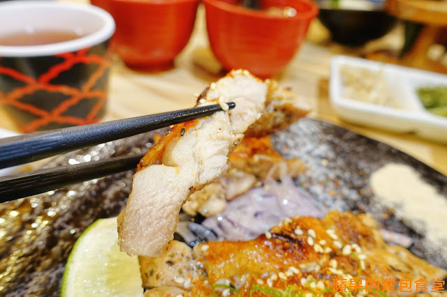 新竹北區 - 花沺すし日式料理 美味親民日本料理 牛肉丼飯滑嫩微甜 鮮甜炙燒握壽司 鮭魚親子丼油脂香海味濃 一訪再訪的首選餐廳