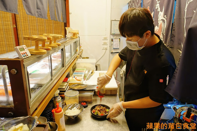 新竹北區 - 花沺すし日式料理 美味親民日本料理 牛肉丼飯滑嫩微甜 鮮甜炙燒握壽司 鮭魚親子丼油脂香海味濃 一訪再訪的首選餐廳
