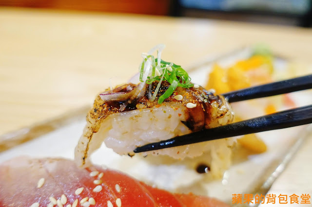 新竹北區 - 花沺すし日式料理 美味親民日本料理 牛肉丼飯滑嫩微甜 鮮甜炙燒握壽司 鮭魚親子丼油脂香海味濃 一訪再訪的首選餐廳