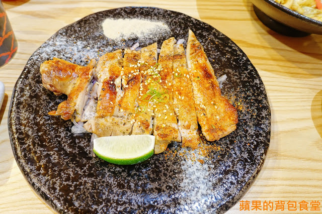 新竹北區 - 花沺すし日式料理 美味親民日本料理 牛肉丼飯滑嫩微甜 鮮甜炙燒握壽司 鮭魚親子丼油脂香海味濃 一訪再訪的首選餐廳