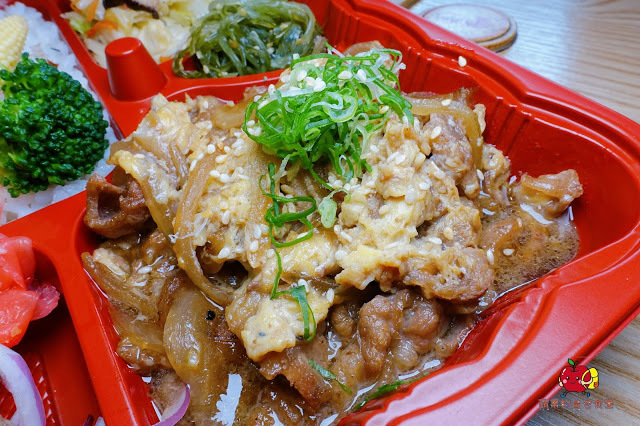 [新竹便當] 花沺日式便當 牛肉丼肉質軟嫩充滿牛香 外脆內多汁唐揚雞 新鮮海鮮搭配Q彈讚岐烏龍炒麵