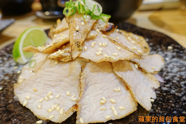 新竹北區 - 花沺すし日式料理 美味親民日本料理 牛肉丼飯滑嫩微甜 鮮甜炙燒握壽司 鮭魚親子丼油脂香海味濃 一訪再訪的首選餐廳