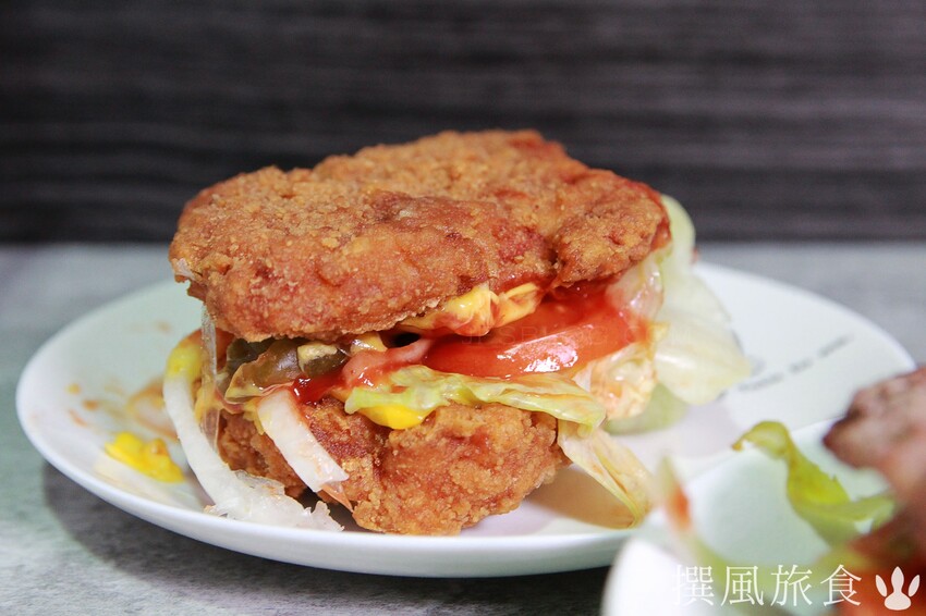 漢堡王「辣雞腿重磅」好吃嗎？無麵包的雙層酥炸雞腿排漢堡，中秋多肉大滿足！