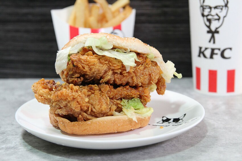 肯德基「雙層青花椒咔啦雞腿堡」好吃嗎?又麻又辣雙層雞腿排,真的辣到我無法細品味道