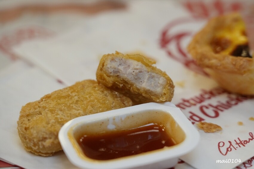 肯德基與雙月食品聯名推出『剝皮辣椒紙包雞XL套餐』，風味雞汁飯、蛋撻、雞塊一次滿足，期間限定只到12月4