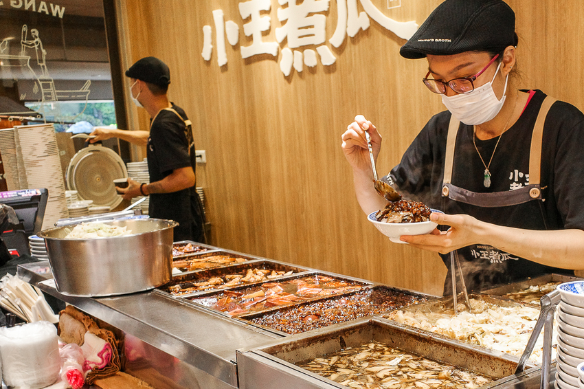 小王煮瓜 - 華西街夜市小吃，米其林必比登推薦 - 卡琳。摸魚兒趣