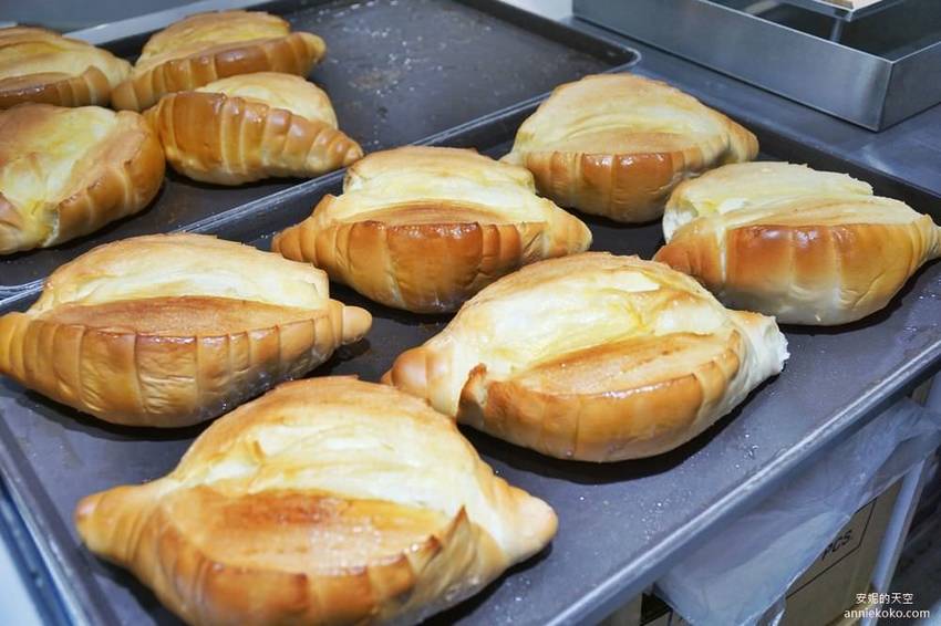 [創盛號烘焙本舖-新莊新泰店]排隊秒殺系羅宋來新莊了 大推水果蛋糕盒與芋泥系列 數十款台歐式麵包挑戰新莊人味蕾 - 安妮的天空