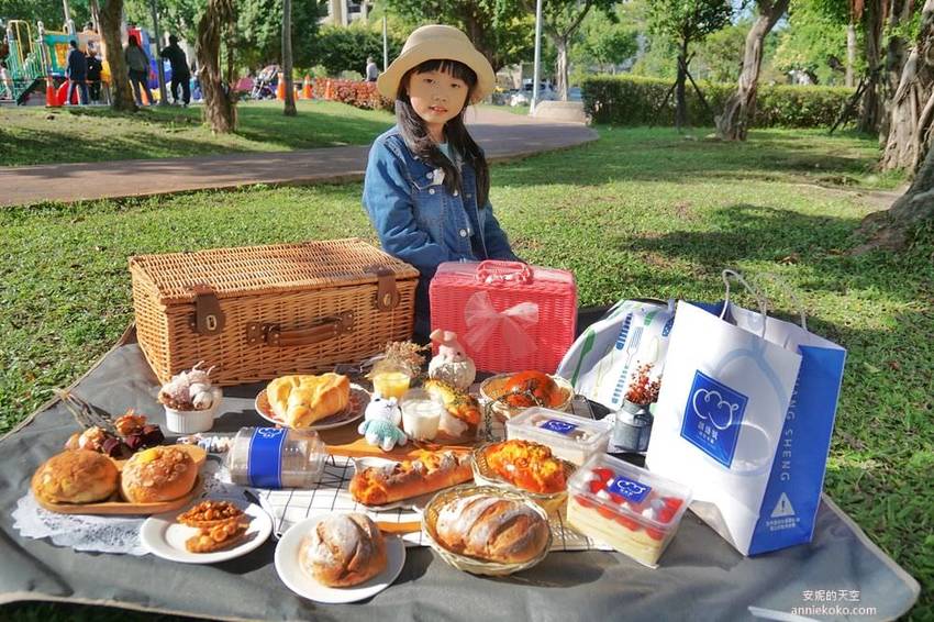 [創盛號烘焙本舖-新莊新泰店]排隊秒殺系羅宋來新莊了 大推水果蛋糕盒與芋泥系列 數十款台歐式麵包挑戰新莊人味蕾 - 安妮的天空