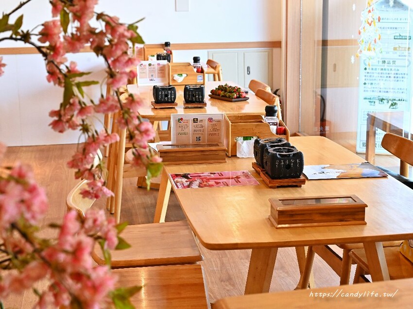 嵐山熟成牛かつ專売｜被甜點耽誤的人氣炸牛排店，絕美草莓甜點限時回歸，錯過再等一年 - 糖糖's 享食生活