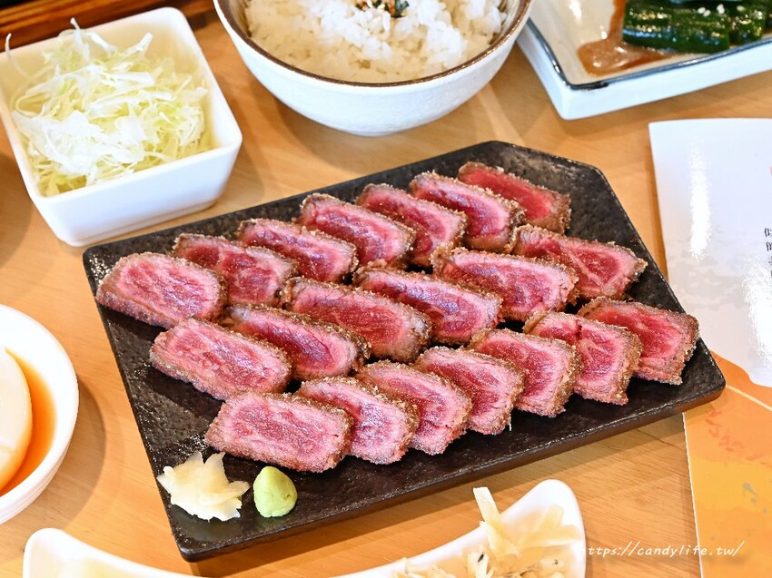 嵐山熟成牛かつ專売｜被甜點耽誤的人氣炸牛排店，絕美草莓甜點限時回歸，錯過再等一年 - 糖糖's 享食生活