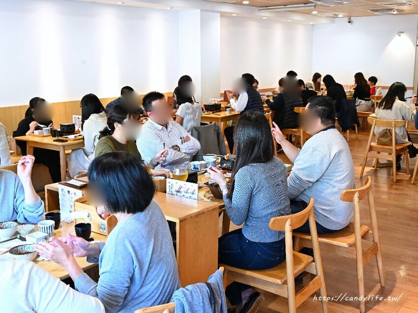 嵐山熟成牛かつ專売｜被甜點耽誤的人氣炸牛排店，絕美草莓甜點限時回歸，錯過再等一年 - 糖糖's 享食生活