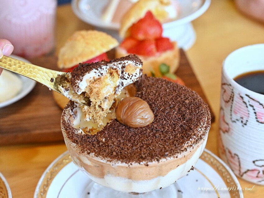 嵐山熟成牛かつ專売｜被甜點耽誤的人氣炸牛排店，絕美草莓甜點限時回歸，錯過再等一年 - 糖糖's 享食生活