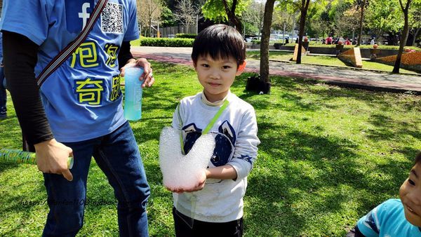 【泡泡奇蹟】泡泡達人許日榮 #無毒泡泡 #泡泡表演 #泡泡派對 沉浸於泡泡中的歡樂時光 (8).jpg 【泡泡奇蹟】泡泡達人許日榮 #無毒泡泡 #泡泡表演 #泡泡派對 沉浸於泡泡中的歡樂時光 (8).jpg