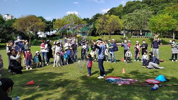 【泡泡奇蹟】泡泡達人許日榮 #無毒泡泡 #泡泡表演 #泡泡派對 沉浸於泡泡中的歡樂時光 (2).jpg 【泡泡奇蹟】泡泡達人許日榮 #無毒泡泡 #泡泡表演 #泡泡派對 沉浸於泡泡中的歡樂時光 (2).jpg