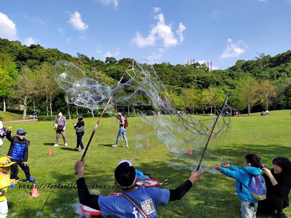 【泡泡奇蹟】泡泡達人許日榮 #無毒泡泡 #泡泡表演 #泡泡派對 沉浸於泡泡中的歡樂時光 (1).jpg 【泡泡奇蹟】泡泡達人許日榮 #無毒泡泡 #泡泡表演 #泡泡派對 沉浸於泡泡中的歡樂時光 (1).jpg