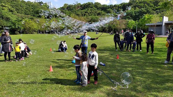 【泡泡奇蹟】泡泡達人許日榮 #無毒泡泡 #泡泡表演 #泡泡派對 沉浸於泡泡中的歡樂時光 (3).jpg 【泡泡奇蹟】泡泡達人許日榮 #無毒泡泡 #泡泡表演 #泡泡派對 沉浸於泡泡中的歡樂時光 (3).jpg