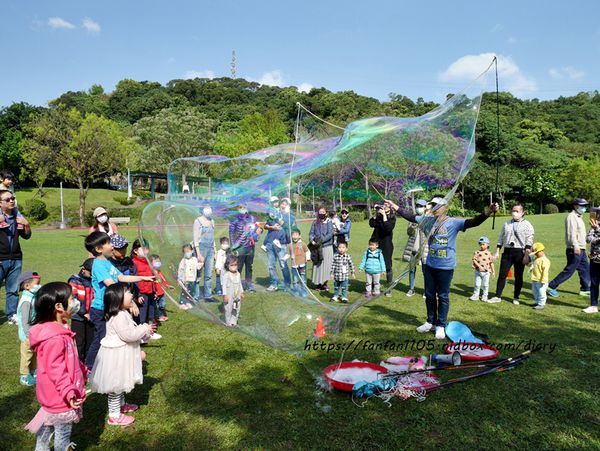 【泡泡奇蹟】泡泡達人許日榮 #無毒泡泡 #泡泡表演 #泡泡派對 沉浸於泡泡中的歡樂時光 (19).JPG 【泡泡奇蹟】泡泡達人許日榮 #無毒泡泡 #泡泡表演 #泡泡派對 沉浸於泡泡中的歡樂時光 (19).JPG