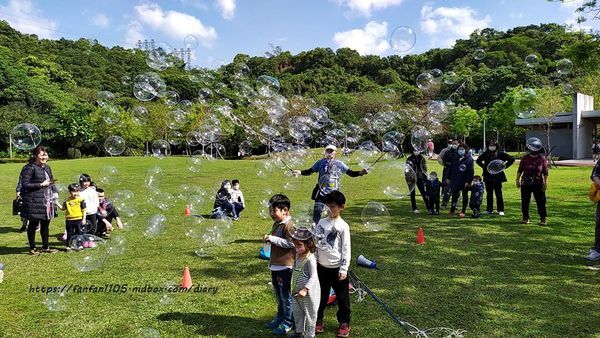 【泡泡奇蹟】泡泡達人許日榮 #無毒泡泡 #泡泡表演 #泡泡派對 沉浸於泡泡中的歡樂時光 (4).jpg 【泡泡奇蹟】泡泡達人許日榮 #無毒泡泡 #泡泡表演 #泡泡派對 沉浸於泡泡中的歡樂時光 (4).jpg