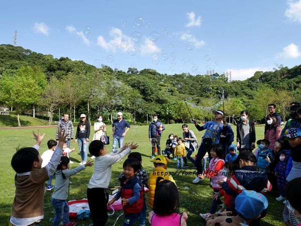 【泡泡奇蹟】泡泡達人許日榮 #無毒泡泡 #泡泡表演 #泡泡派對 沉浸於泡泡中的歡樂時光 (14).JPG 【泡泡奇蹟】泡泡達人許日榮 #無毒泡泡 #泡泡表演 #泡泡派對 沉浸於泡泡中的歡樂時光 (14).JPG