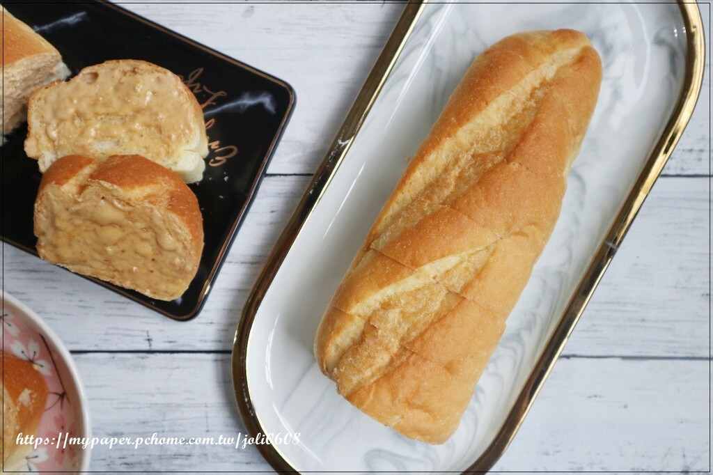 台北市松山區【查理布朗烘焙ChirleBrown】湯普斯系列-花生&大蒜&明太子~團購冠軍推薦 宅配美食推薦 早餐、下午茶、宵夜首選