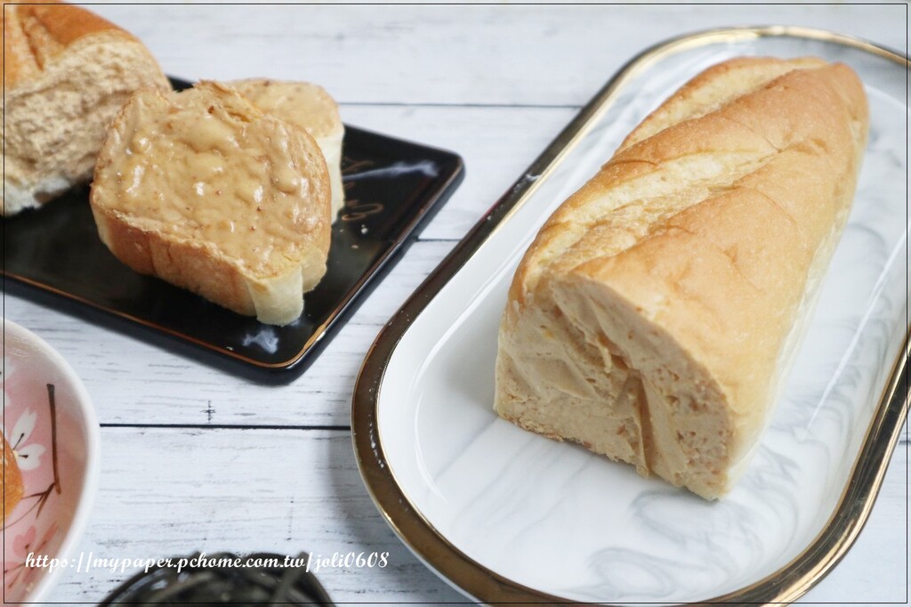 台北市松山區【查理布朗烘焙ChirleBrown】湯普斯系列-花生&大蒜&明太子~團購冠軍推薦 宅配美食推薦 早餐、下午茶、宵夜首選