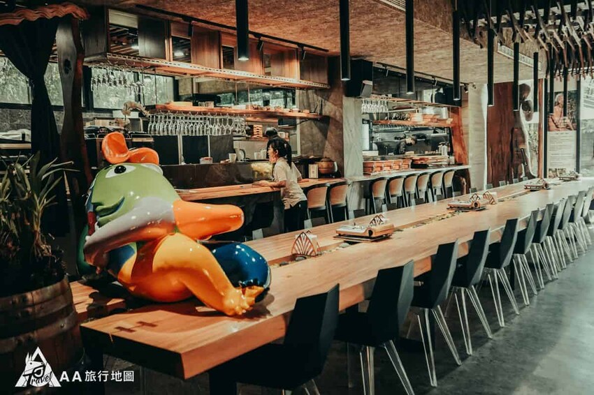 早餐的部份我們一樣是來到了私廚享用，雖然是同一個地方用餐，但是因為位置和燈光使用的很好，不同於晚上的高級感，早上的私廚展現出的是一個很有活力，很陽光的場地