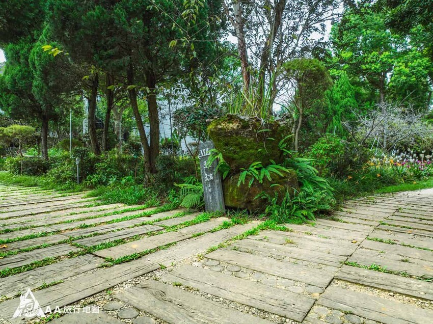 另外一個角度看入口的門牌