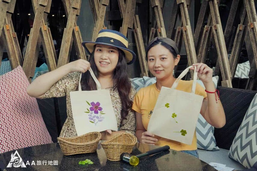 今天我們所製作的兩個購物袋展現成品囉