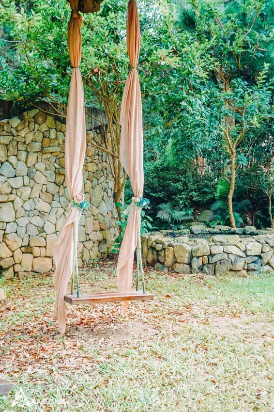 園區內有很多這種美麗的鞦韆，每一個都不太一樣，可以來找看看有幾種喔