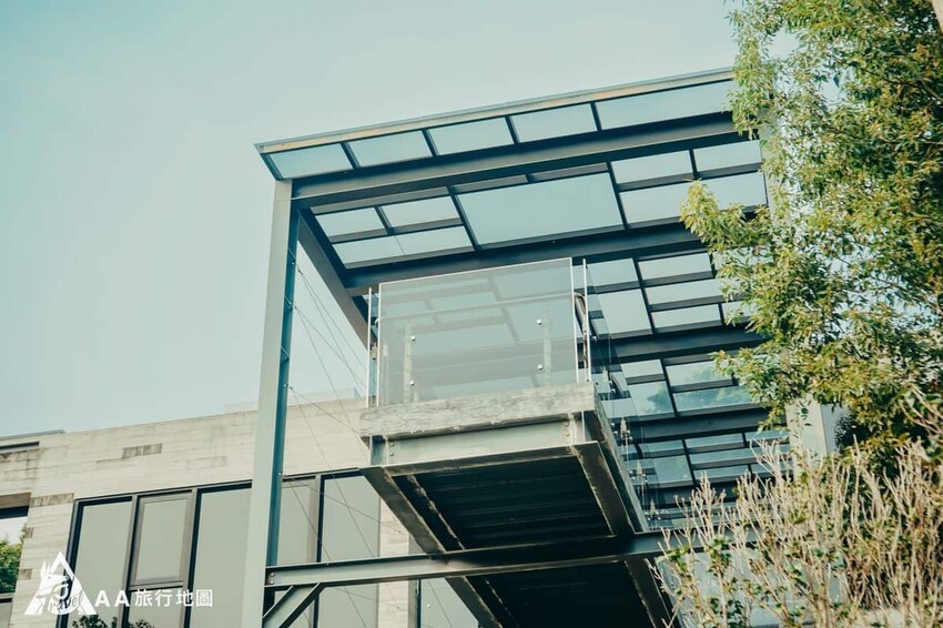 三樓的地方還有一個像伸展台的地方，大家有興趣可以看影片喲