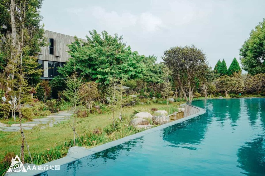 這個是從另外一個角度看泳池的感覺