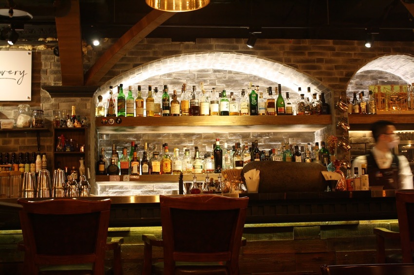 【東區餐酒館推薦】Closet衣櫥餐酒館-台北東區人氣打卡地點,歐洲建築風格瞬間來到歐洲享受美酒與美食Closet Restaurant & Bar