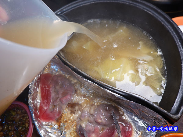  火烤兩吃=疊高高豬肉香香鍋-鍋小三  (7).jpg
