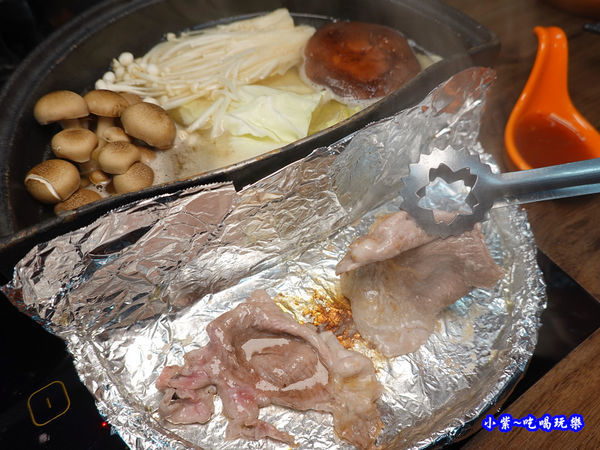  火烤兩吃=疊高高豬肉香香鍋-鍋小三  (6).jpg