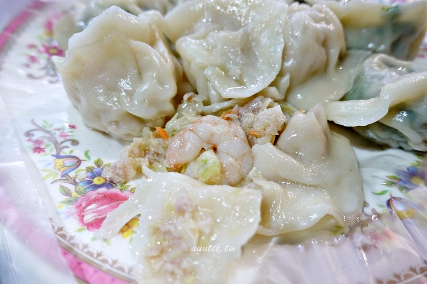 【新北】尚讚手工水餃 香菜水餃 鮮蝦高麗菜 還有九層塔口味 三峽市場 - 水晶安蹄 不務正業過生活