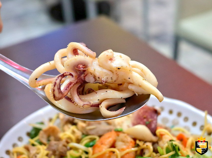 台南越泰料理／豪華乾炒海陸雞蛋麵／每日限量30份／人氣必點招牌料理／料多實在CP值高／菜色種類選擇多