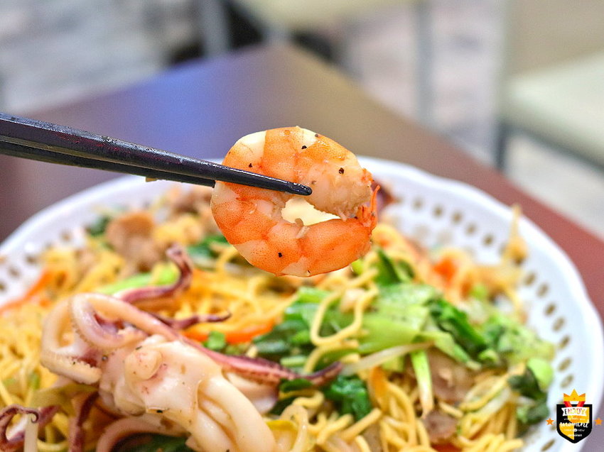 台南越泰料理／豪華乾炒海陸雞蛋麵／每日限量30份／人氣必點招牌料理／料多實在CP值高／菜色種類選擇多