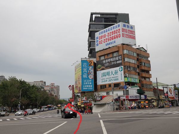 基河路-捷運劍潭站1號出口 (1).JPG