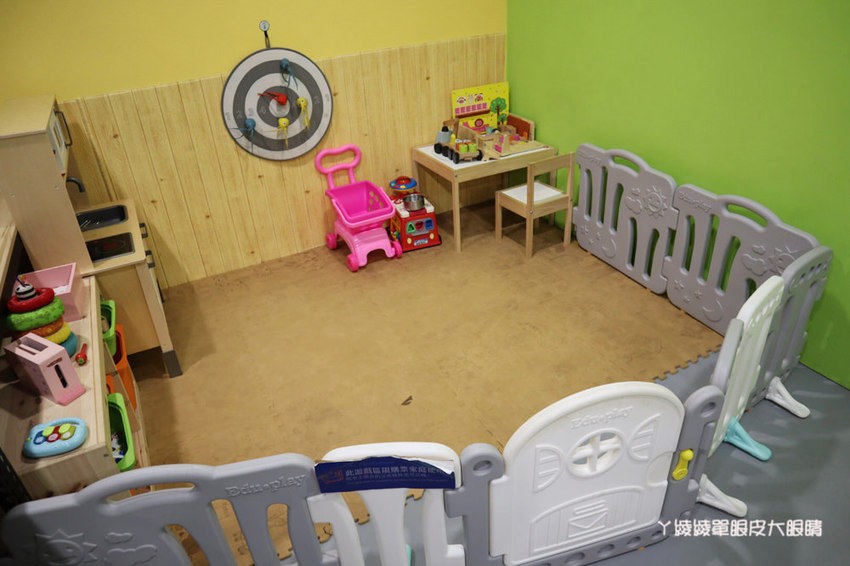 新竹首間室內滑步車主題餐廳！轉圈圈滑步車運動小餐館，情侶也可以來！巨城附近親子餐廳推薦