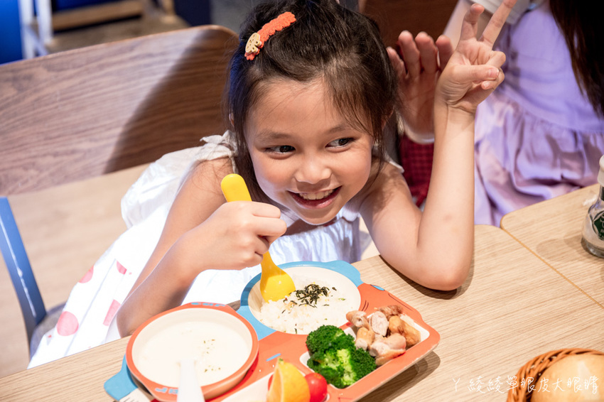 新竹親子餐廳推薦!台灣首間室內滑步車親子餐廳,好吃好玩的轉圈圈滑步車運動小餐館