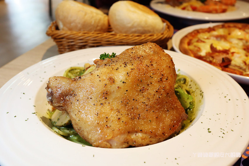 新竹首間室內滑步車主題餐廳！轉圈圈滑步車運動小餐館，情侶也可以來！巨城附近親子餐廳推薦