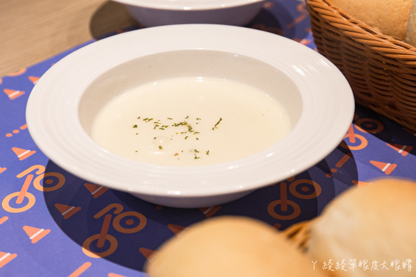 新竹親子餐廳推薦!台灣首間室內滑步車親子餐廳,好吃好玩的轉圈圈滑步車運動小餐館