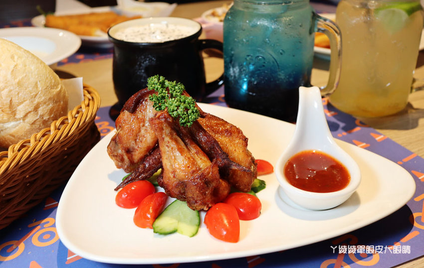 新竹首間室內滑步車主題餐廳！轉圈圈滑步車運動小餐館，情侶也可以來！巨城附近親子餐廳推薦