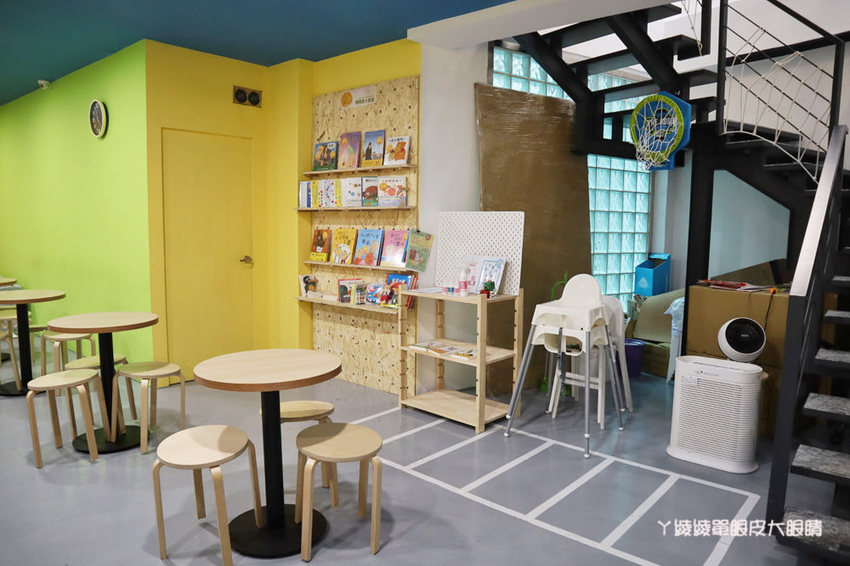 新竹首間室內滑步車主題餐廳！轉圈圈滑步車運動小餐館，情侶也可以來！巨城附近親子餐廳推薦