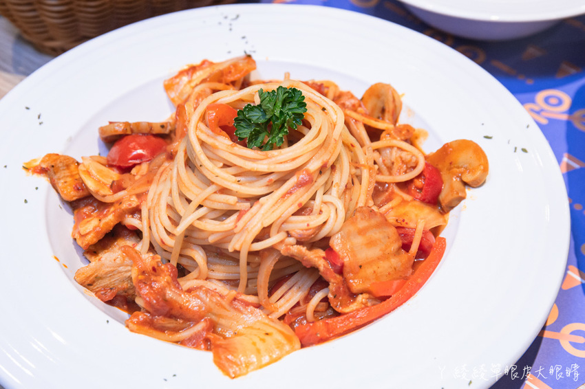 新竹親子餐廳推薦!台灣首間室內滑步車親子餐廳,好吃好玩的轉圈圈滑步車運動小餐館