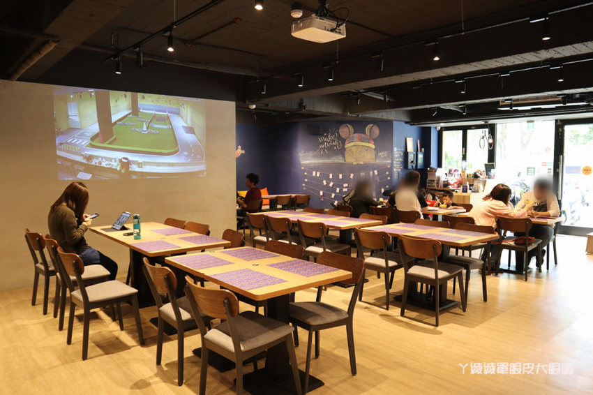 新竹首間室內滑步車主題餐廳！轉圈圈滑步車運動小餐館，情侶也可以來！巨城附近親子餐廳推薦