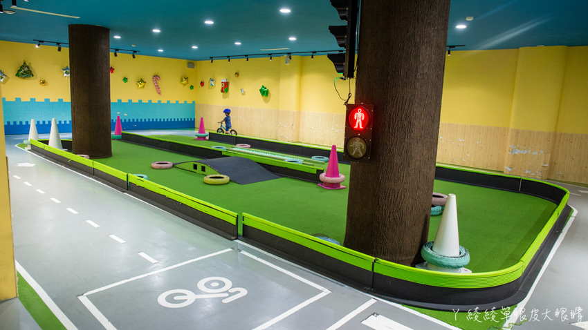 新竹親子餐廳推薦！台灣首間室內滑步車親子餐廳，好吃好玩的轉圈圈滑步車運動小餐館