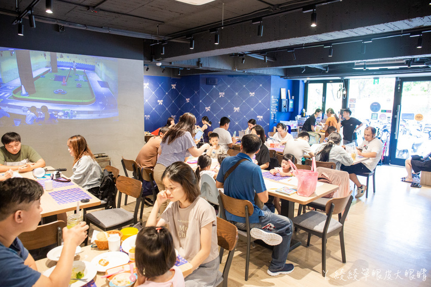 新竹親子餐廳推薦!台灣首間室內滑步車親子餐廳,好吃好玩的轉圈圈滑步車運動小餐館